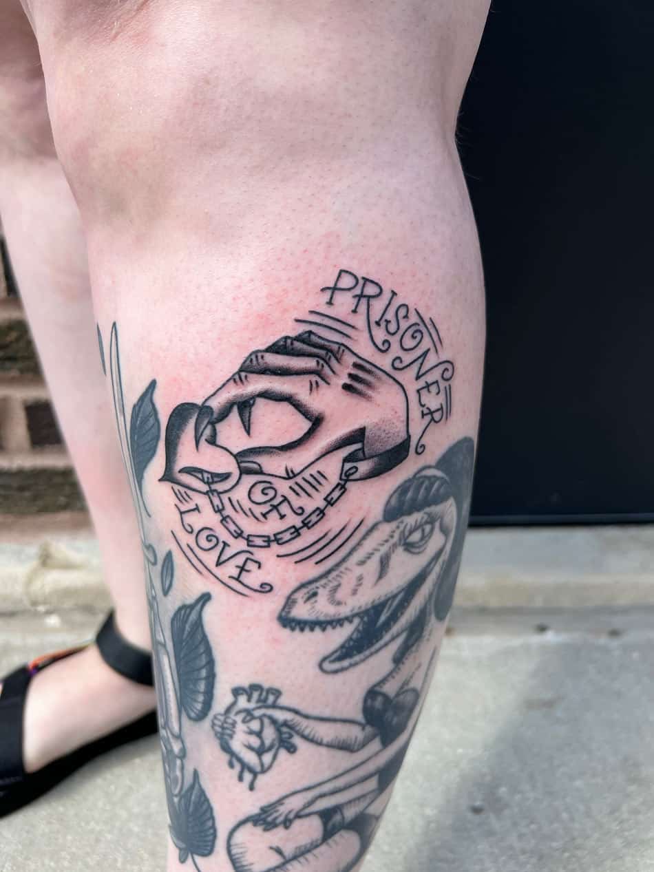 𝐅𝐋𝐀𝐓𝐒 𝐓𝐀𝐓𝐓𝐎𝐎𝐒 on Instagram Prisoner of love Piece by  dantpierce   flatstattoos inkedmag skinarttraditional  connectinkapp skinartmag tattooistartmag